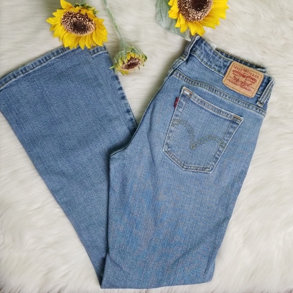 Levi's Denim - Levi Jean's light to medium wash bootcut 26/4